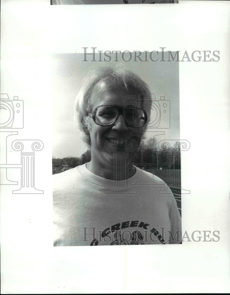 1985 Press Photo Bob Butler, Midpark High Relay Team Coach - cvb39356 - Historic Images