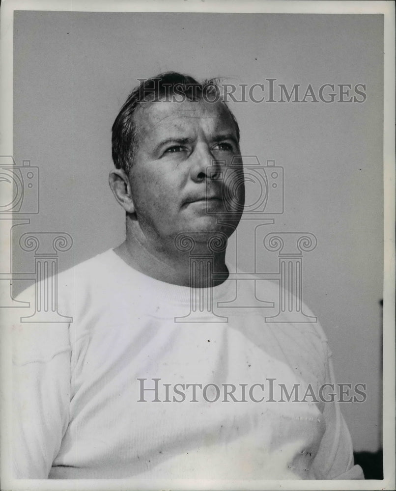 1945 Press Photo Coach Jeff Carlui of Case Western - cvb39901 - Historic Images