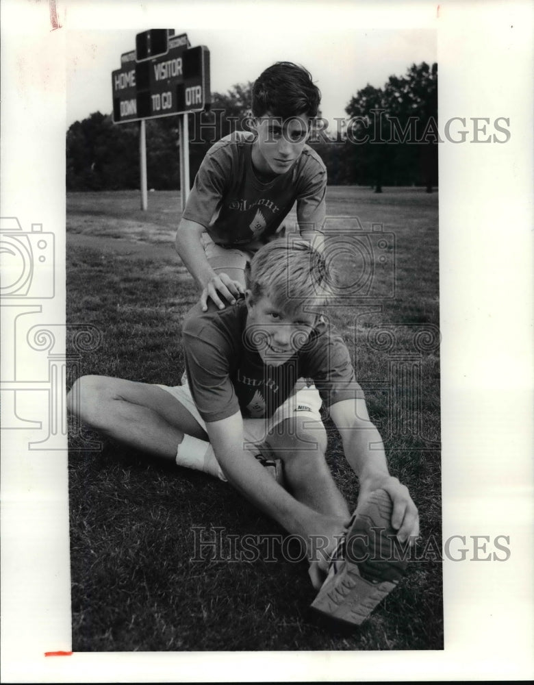 1991 Press Photo T.J.Horvat and Mark Snelling-Gilmour cross country runners - Historic Images