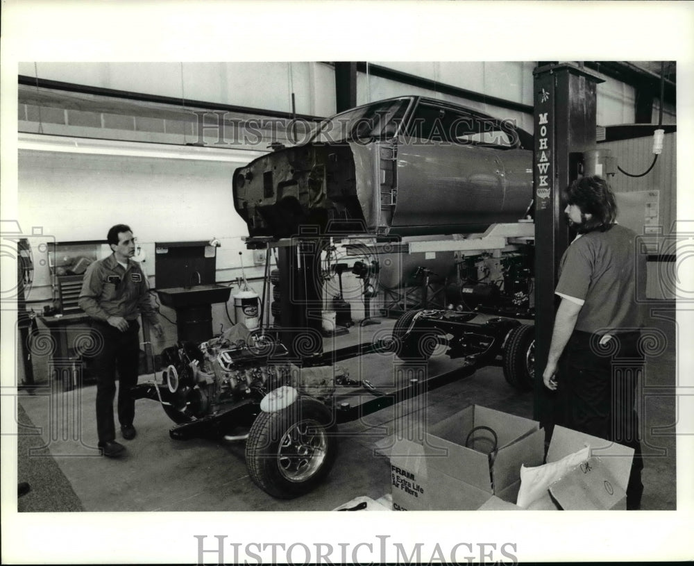 1990 Press Photo Bill Webster and Dennis Allen at American Dreamcar Co. - Historic Images