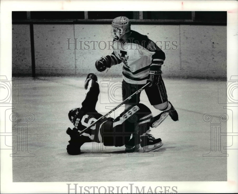 1991 Press Photo Ray Ardire, Dave Noss-Bay High School, St. Ignatius hockey game - Historic Images