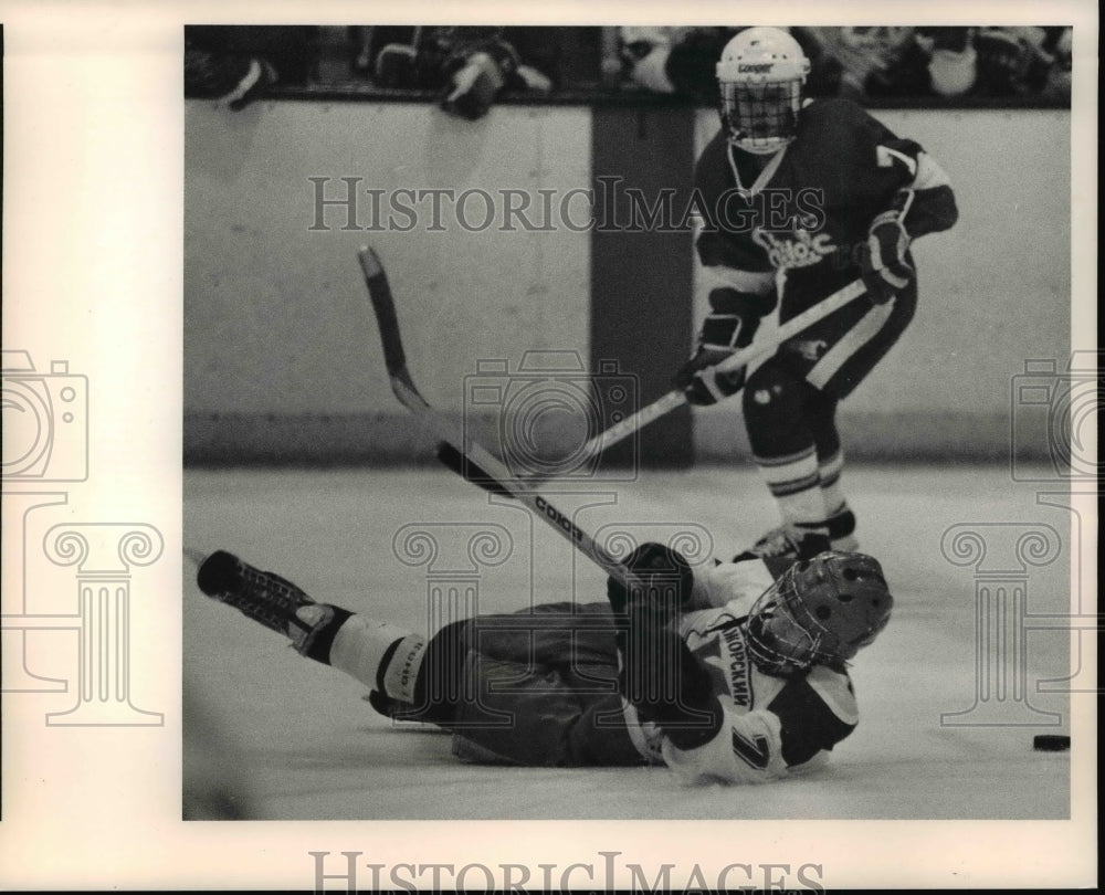 Press Photo Dina Iershov, Soviet Team takes a spill while Josh Barker looks on - Historic Images