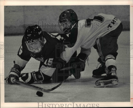 Press Photo Michael Camino & Dima Iershov for the puck during the 2 period - Historic Images