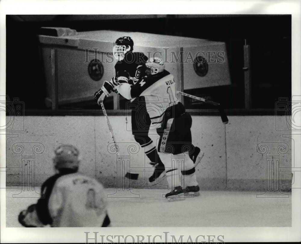 1991 Press Photo John Whelan and Dave Deppisch in Brooklyn recreation hockey. - Historic Images