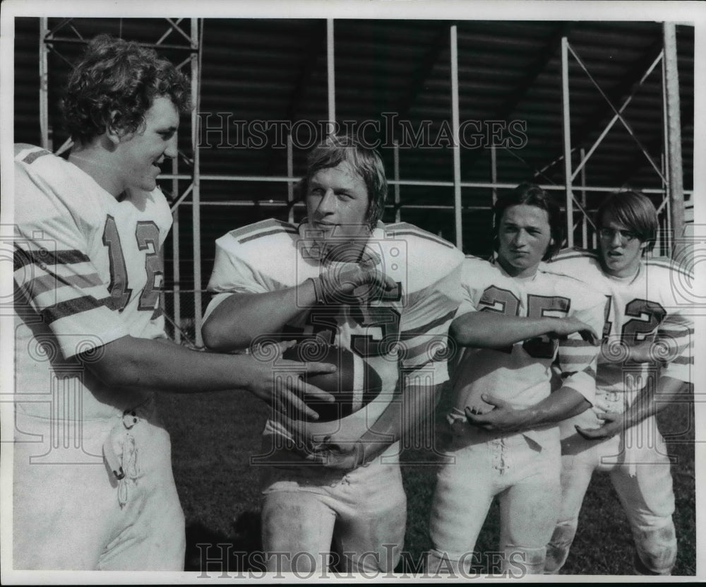 1975 Press Photo North Olmsted High Quarterback practice with 3 running backs - Historic Images