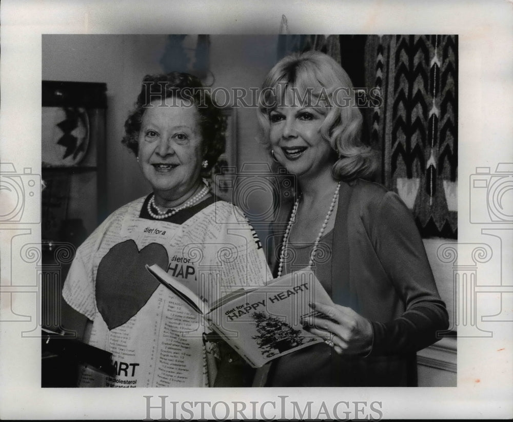 1975 Press Photo Jane Bourne, Artist And Jeanne Jones - cvb40458 - Historic Images