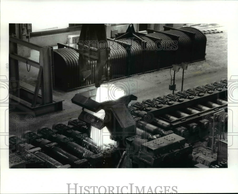 1986 Press Photo: Ingot is dropped on the rolling mill - Timken Faircrest Mill - Historic Images