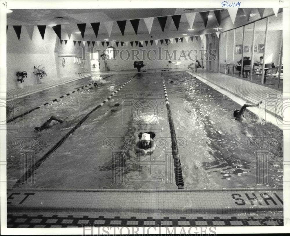 1986 Press Photo: Swimming at One Fitness Center - cvb40667 - Historic Images