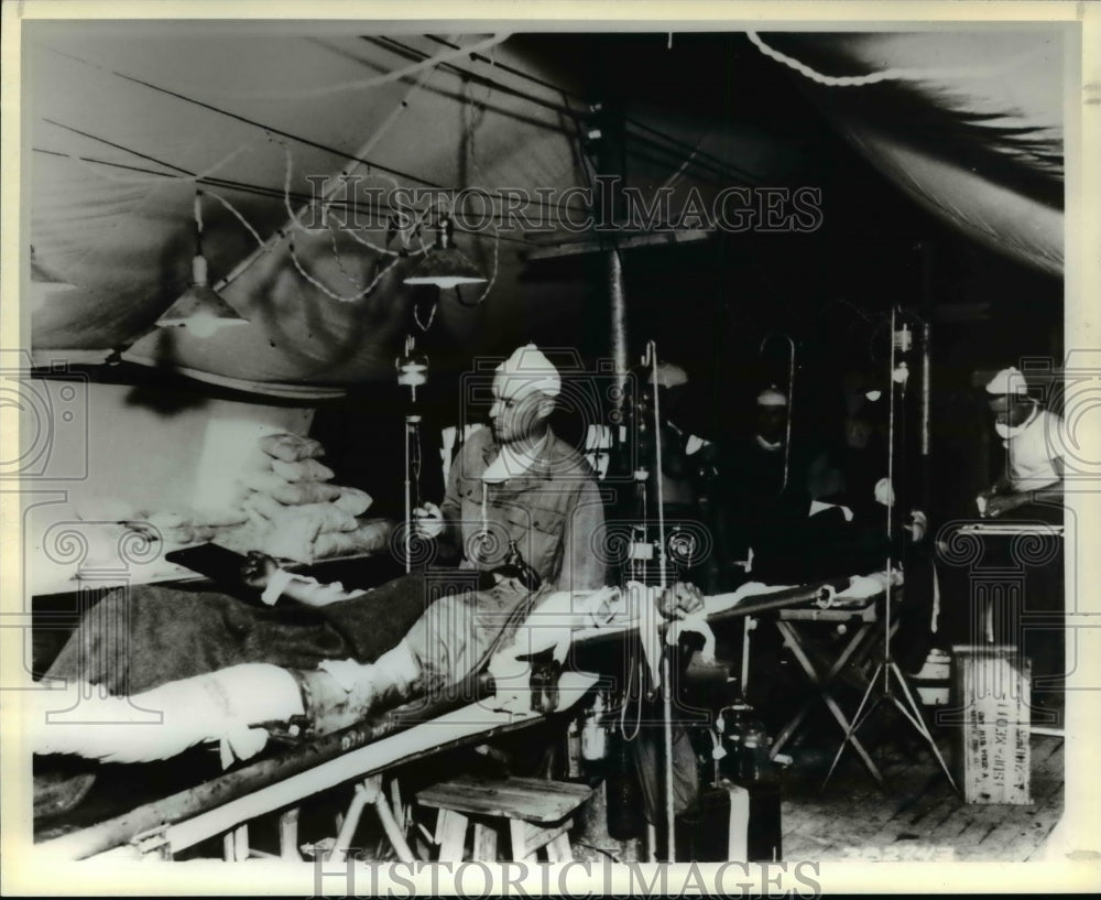 1987 Press Photo Korean War, Maj. Jesse J. Brown 8209th MASH Unit Aids Soldier - Historic Images