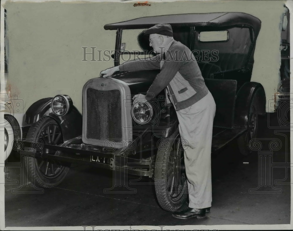 1949 Press Photo George W Walter with 1925 Chevrolet automobile - cvb40784 - Historic Images