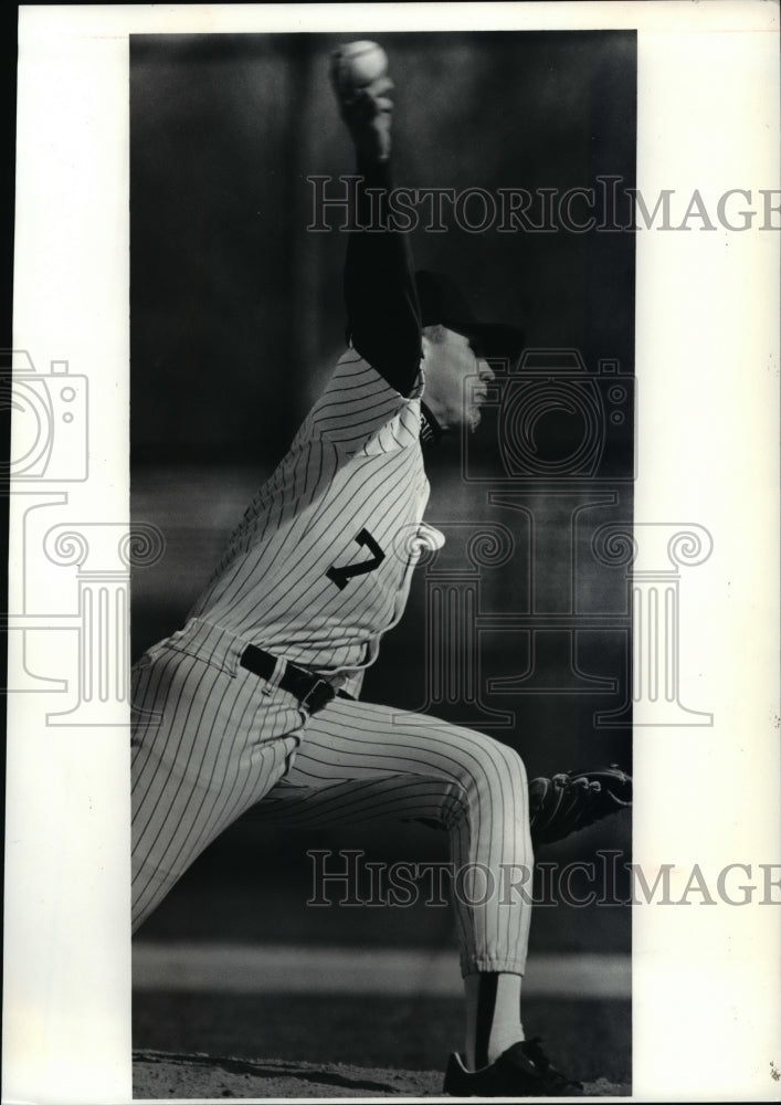Press Photo No.7 of the Euclid Panthers, Ed Zivnoska, pitches during game - Historic Images
