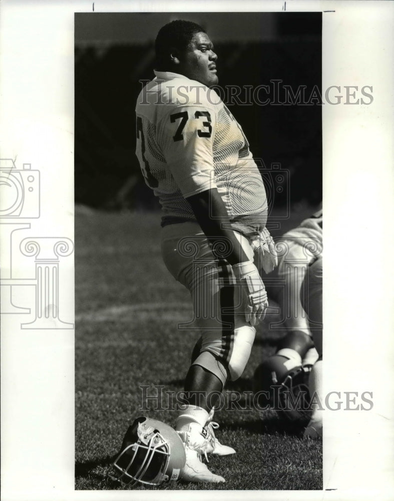 1987 Press Photo Keith Bosley 320 Pound Player Replacement - cvb41533 - Historic Images