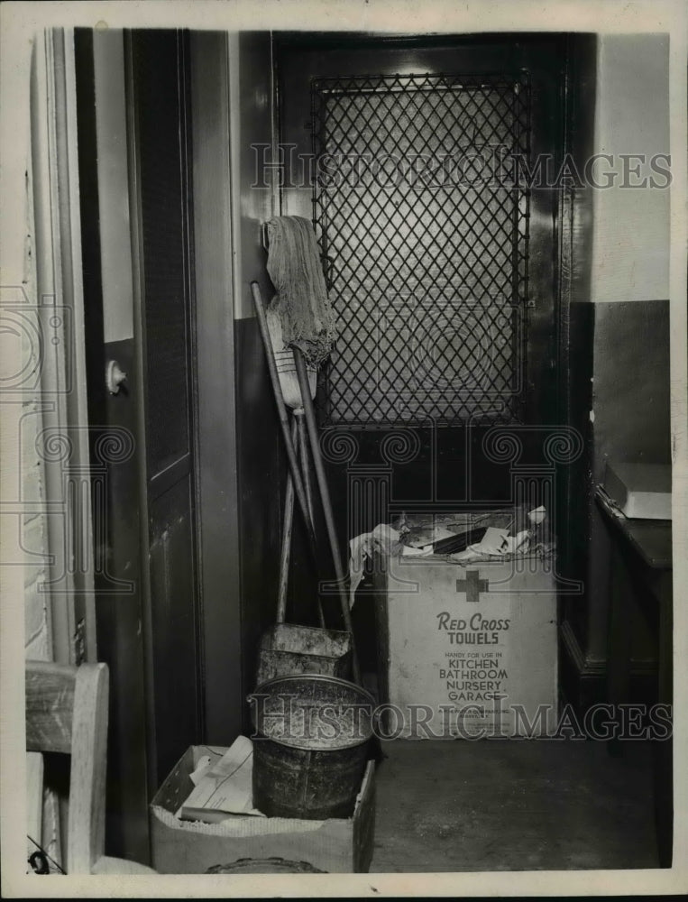 1944 Press Photo Fire exit 2nd floor Policewomen&#39;s Bureau - cvb41708 - Historic Images