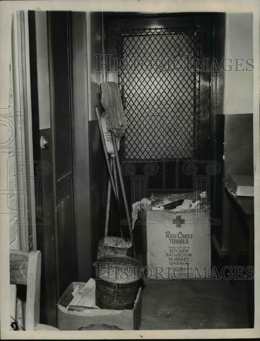 1944 Press Photo Fire exit 2nd floor Policewomen's Bureau - cvb41708 - Historic Images