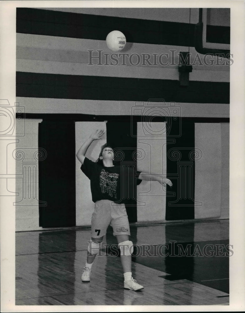 1990 Press Photo May Mikut, Strongville Volleyball - cvb41779 - Historic Images