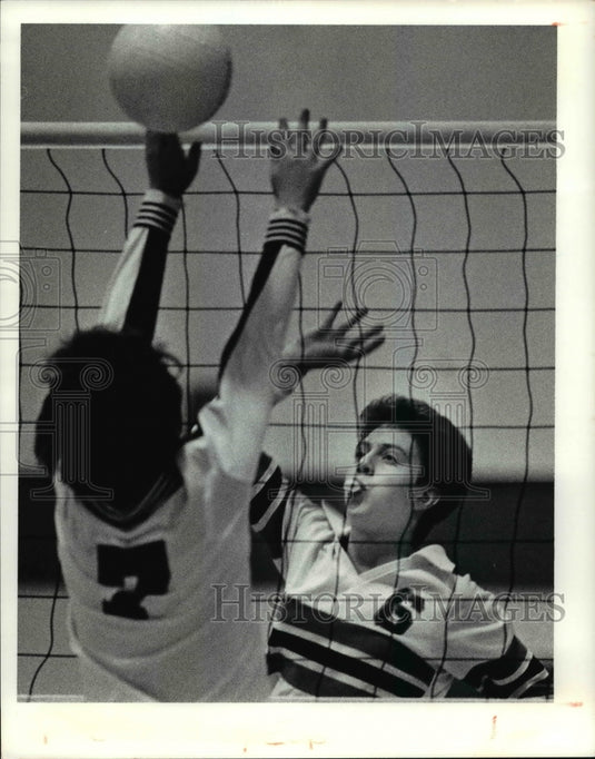 1990 Press Photo Elyria West's Shannan Bowen blocks an Oberlin player's spike - Historic Images