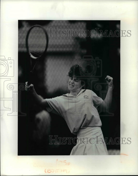 1990 Press Photo Nikki Roth During a Tennis Match with a Solon Competitor - Historic Images