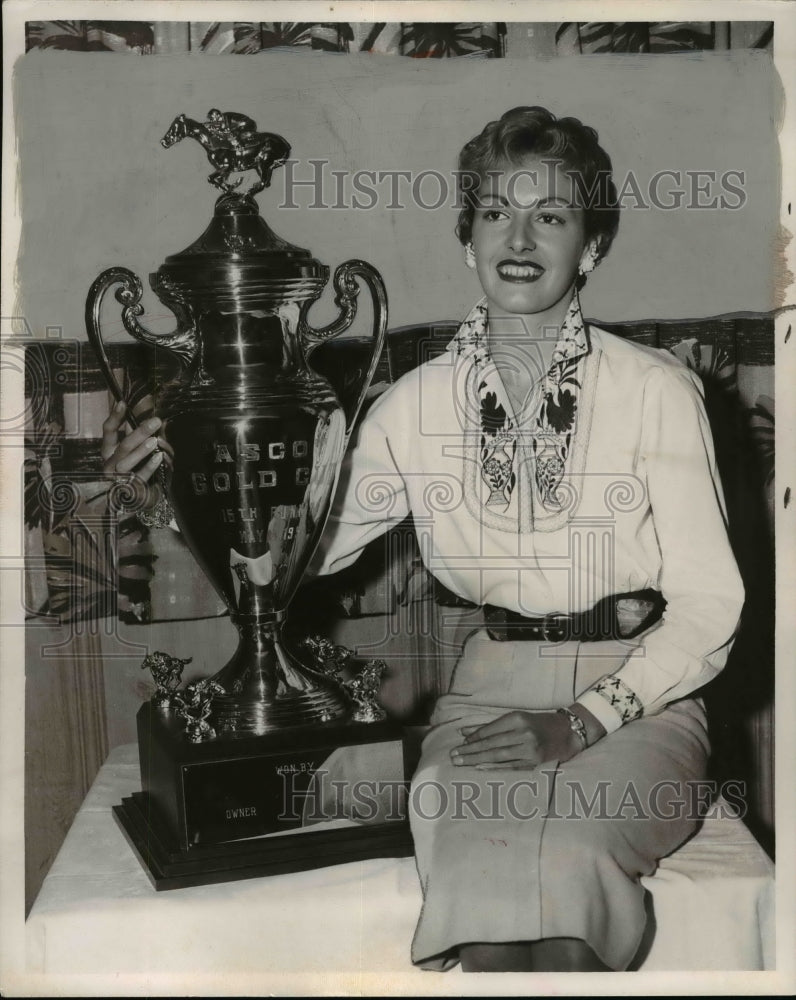 1955 Press Photo Jean Fassnight of Hartville, Ohio. Horses Trophys - cvb42005 - Historic Images