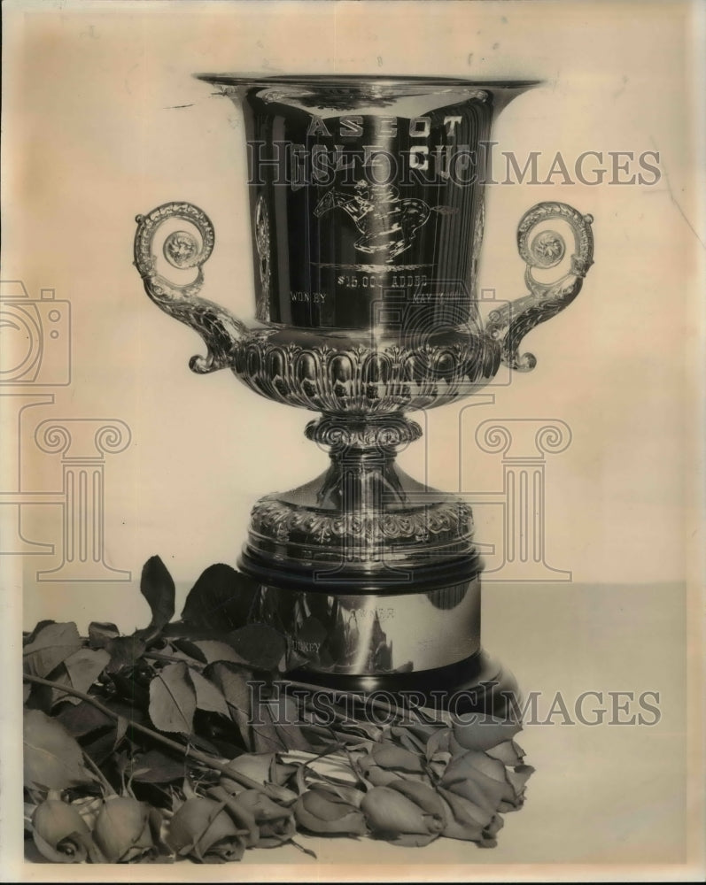 1961 Horses Runners Trophies-Historic Images