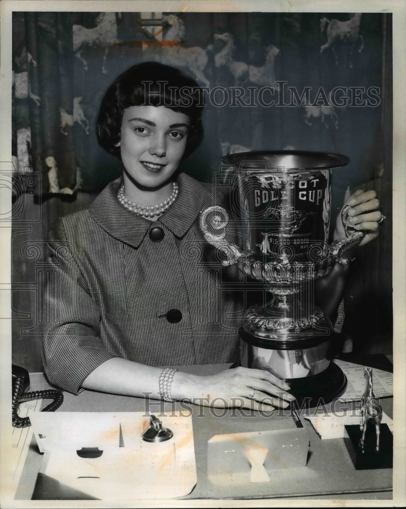 1960 Horse Racing Runners Trophy admired by Nancy Baker-Historic Images