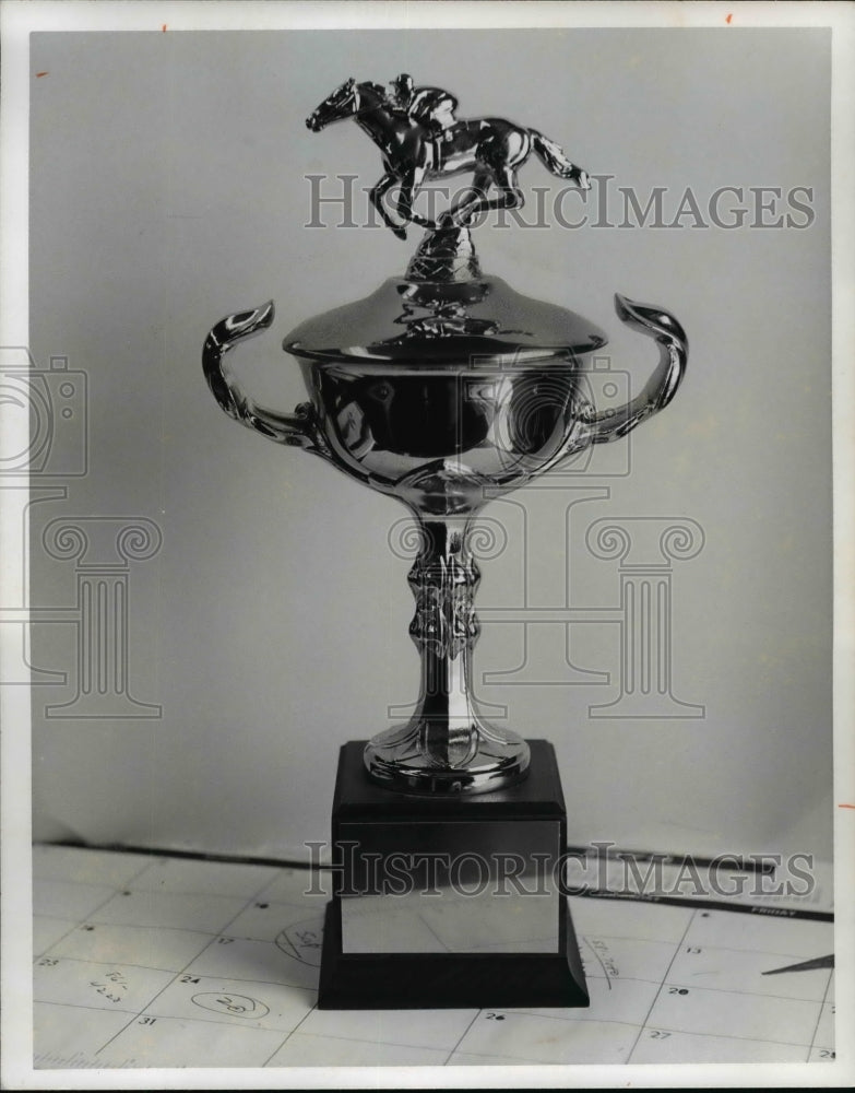 1976 Press Photo Trophies, Thistledowns Cleveland Gold Cup - cvb42013 - Historic Images