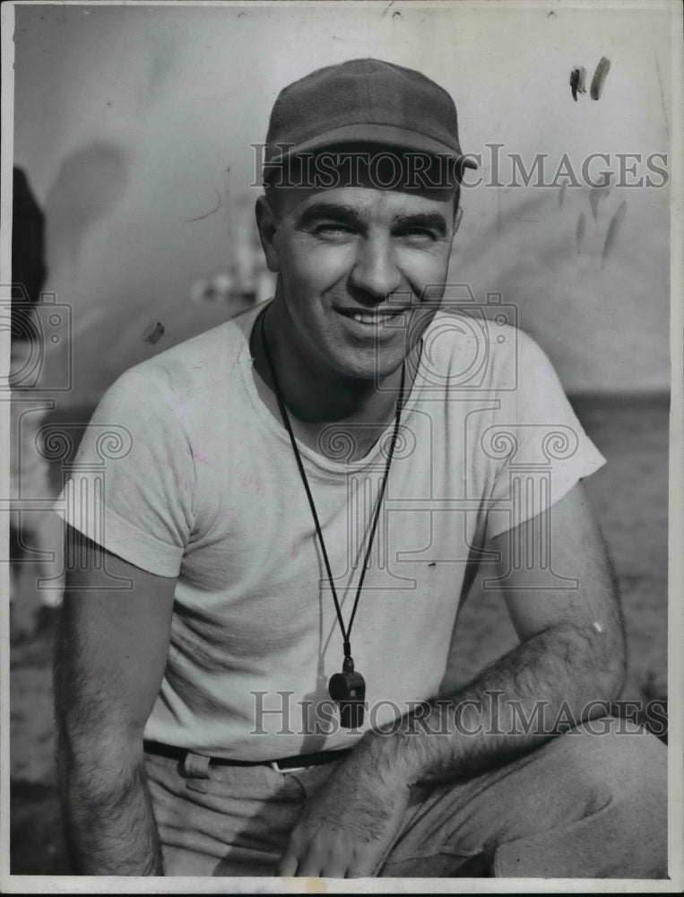 1947 Press Photo Glenn Frase, Lincoln Coach - cvb42067 - Historic Images