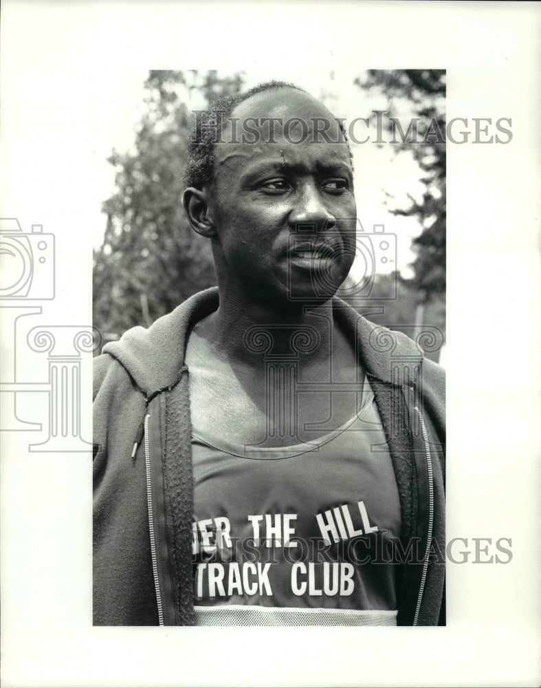 1985 Press Photo Theo Morrow Cleve Track Classic Cleveland Heights High Track - Historic Images