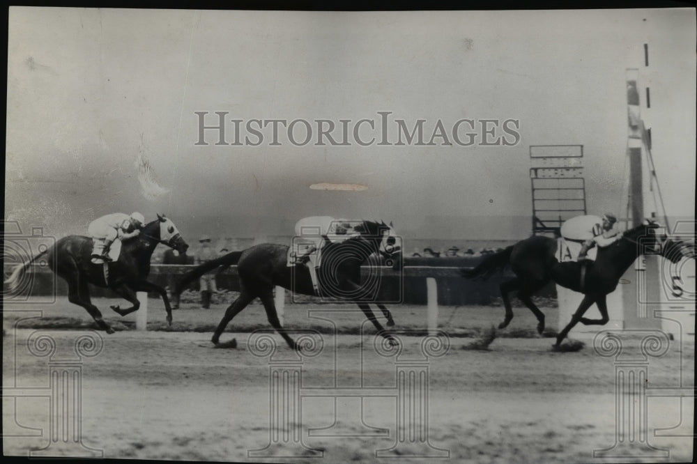 1947 Press Photo 5000 - Horse Racing - cvb42255- Historic Images