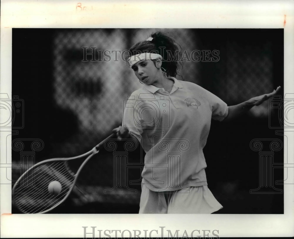 1990 Press Photo Weissblatt against Solon competitor at Brush High School tennis - Historic Images