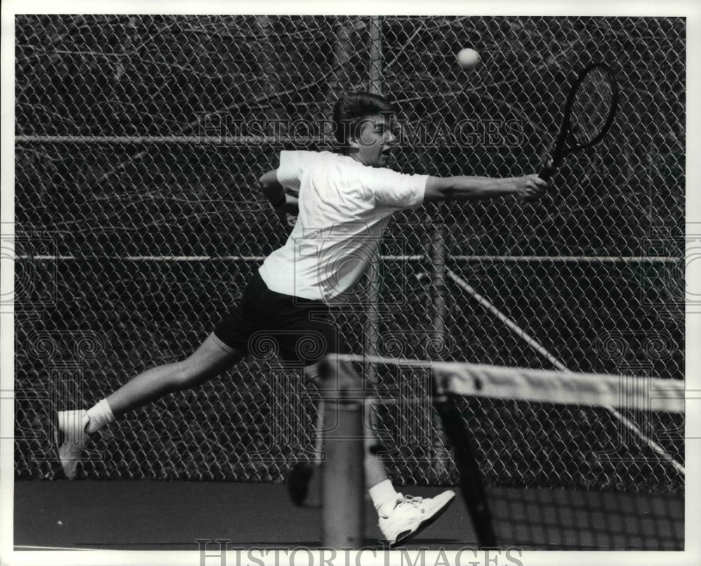 1991 Press Photo John Jonesco plays tennis on Oberlin High Tennis team. - Historic Images