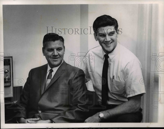 1965 Press Photo: Olie Gordill & Dad Olie Sr. - Cleveland Rams - cvb42319- Historic Images