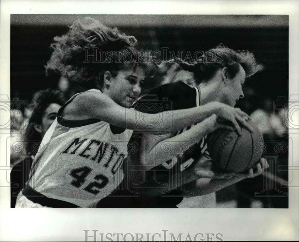 1991 Press Photo Mandy Futchi And Kim Preto Eastlake North Basketball 1991-press-photo-mandy-futchi-and-kim-preto-eastlake-north-basketball