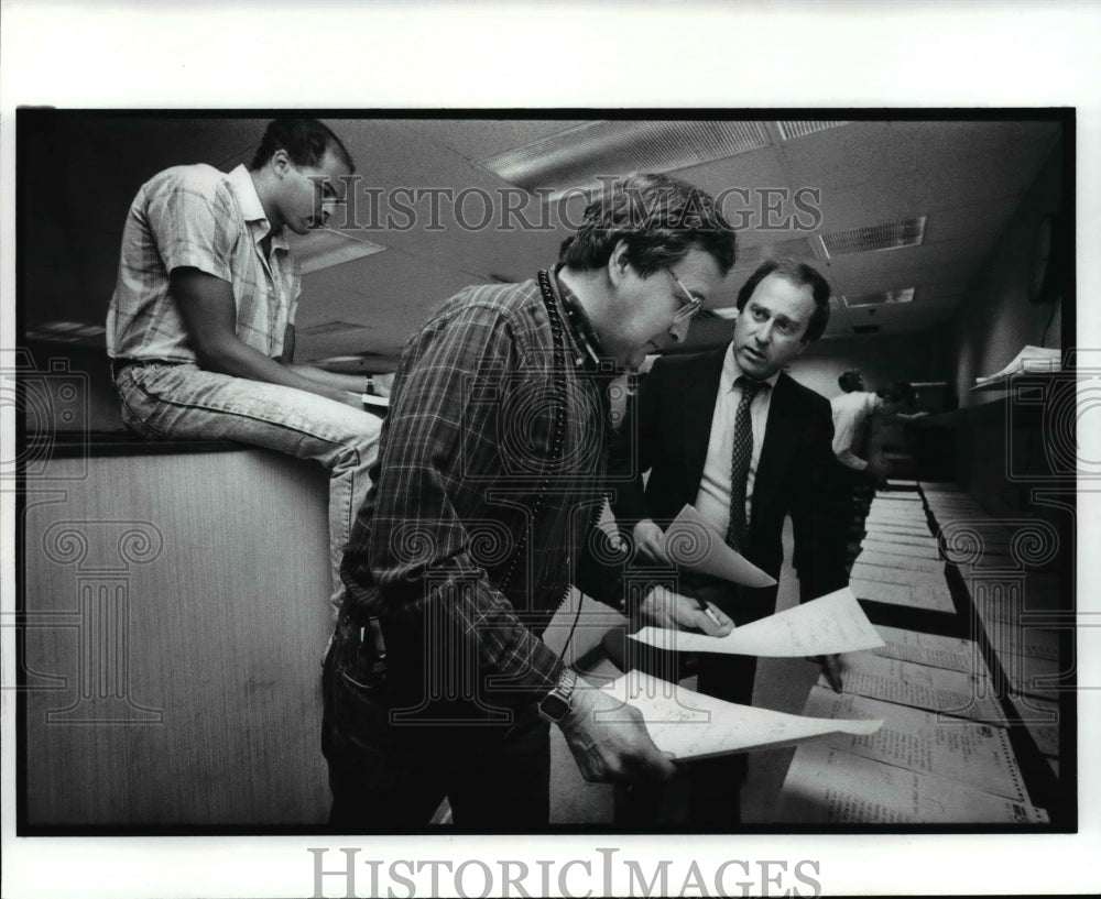 1989 Press Photo Nev Chandler, director Donald Marten-6 PM news - cvb42385 - Historic Images