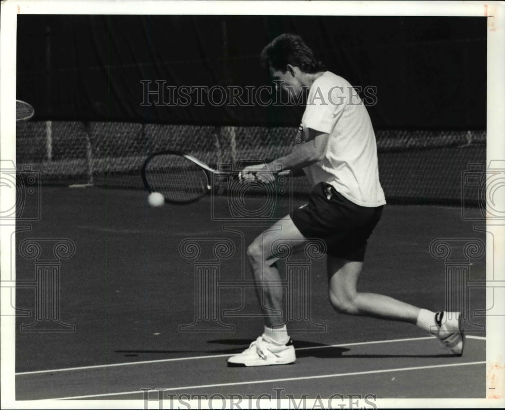 1991 Press Photo Bob Kretchmar of Oberlin returns with a backhand during playoff - Historic Images
