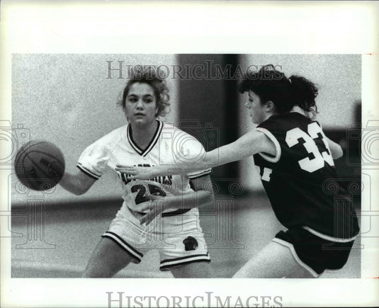 Press Photo #25 Carrie Schulze, #33 Brenda Bates - cvb42458