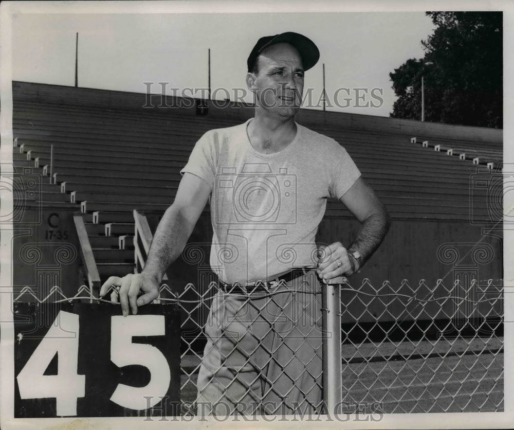 1950 Press Photo Head Coach Eddie Finnigan, Baldwin-Wallace Football, 1950 - Historic Images