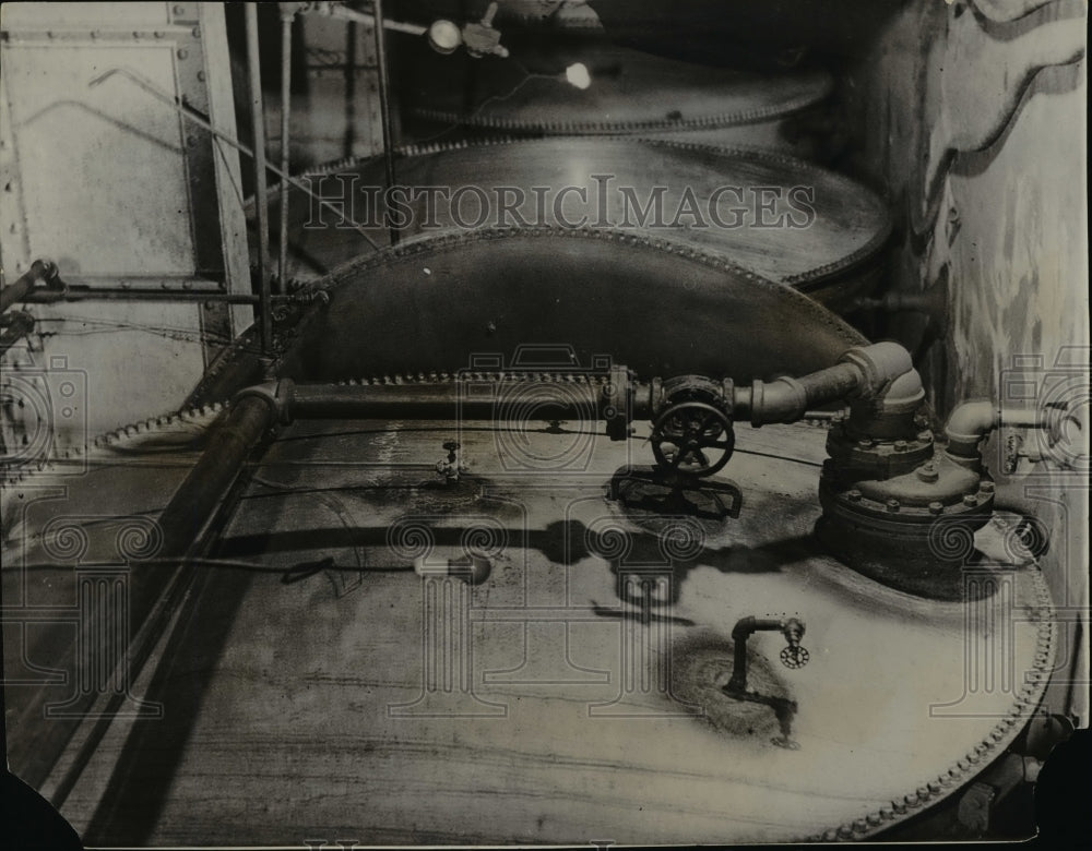 1937, It is the interior of an alcohol plant raided by federal agency - Historic Images