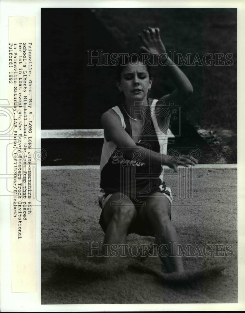 1992 Press Photo Liberty Mitchell, 1st place long jump for Berkshire High, Ohio. - Historic Images