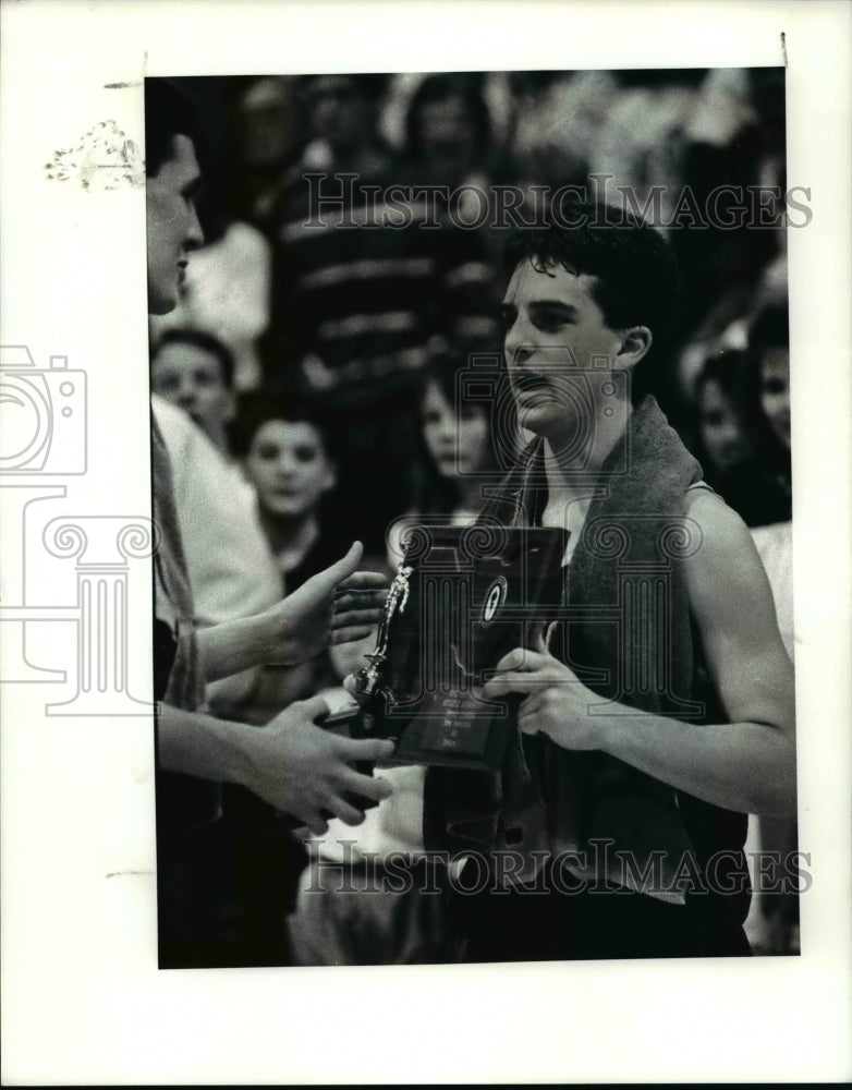 1991 Press PhotoBuck Morton holds the trophy in from the Division 2 Championship - Historic Images