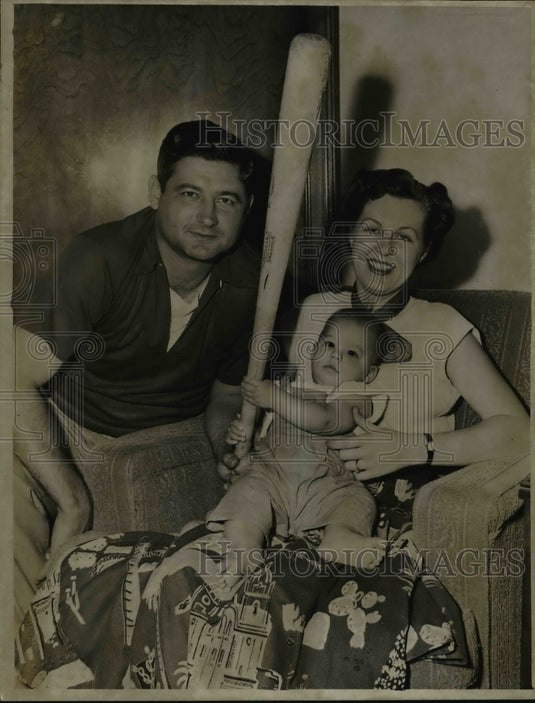 1951 Press Photo Forly and Loraine Wynn with daughter - cvb42862 - Historic Images