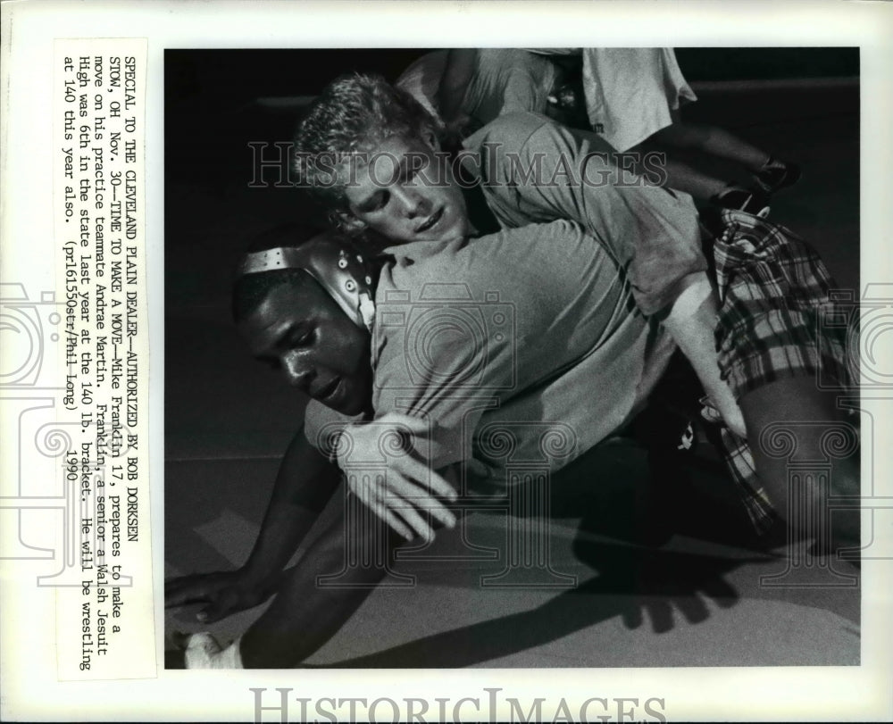 1990 Press Photo Mike Franklin prepares makes move on Andrae Martin, Wrestling. - Historic Images