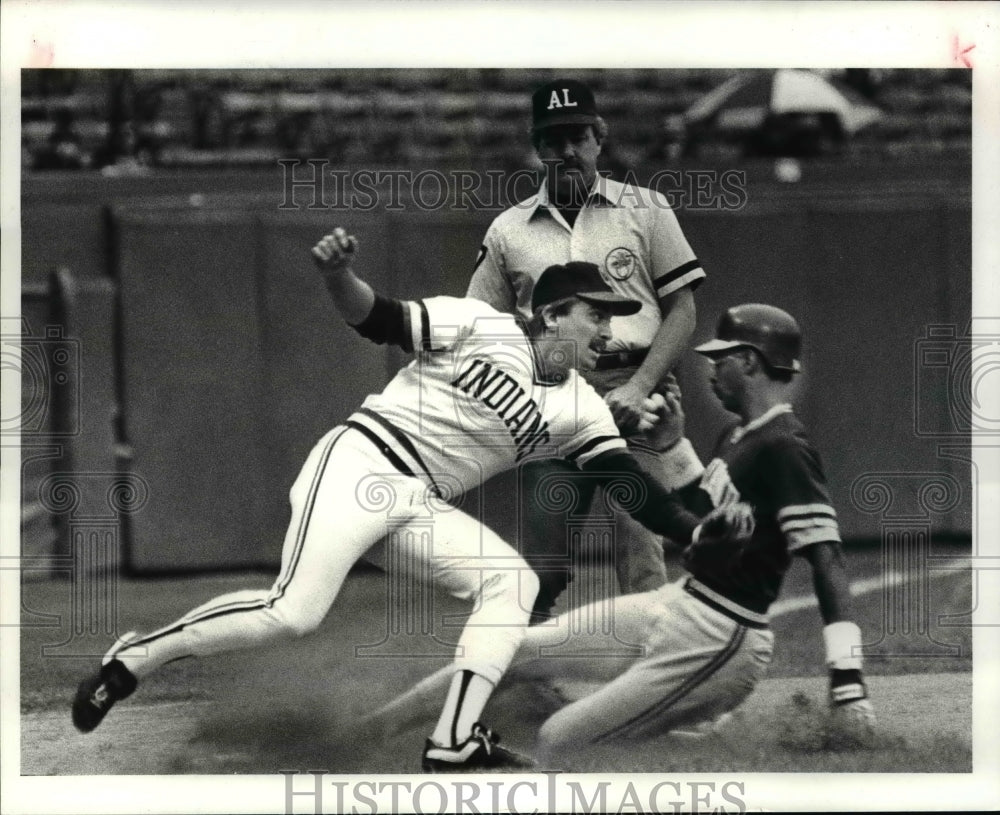 1985 Press Photo Mike Davis Slides Safely Into Third Base - cvb42954- Historic Images