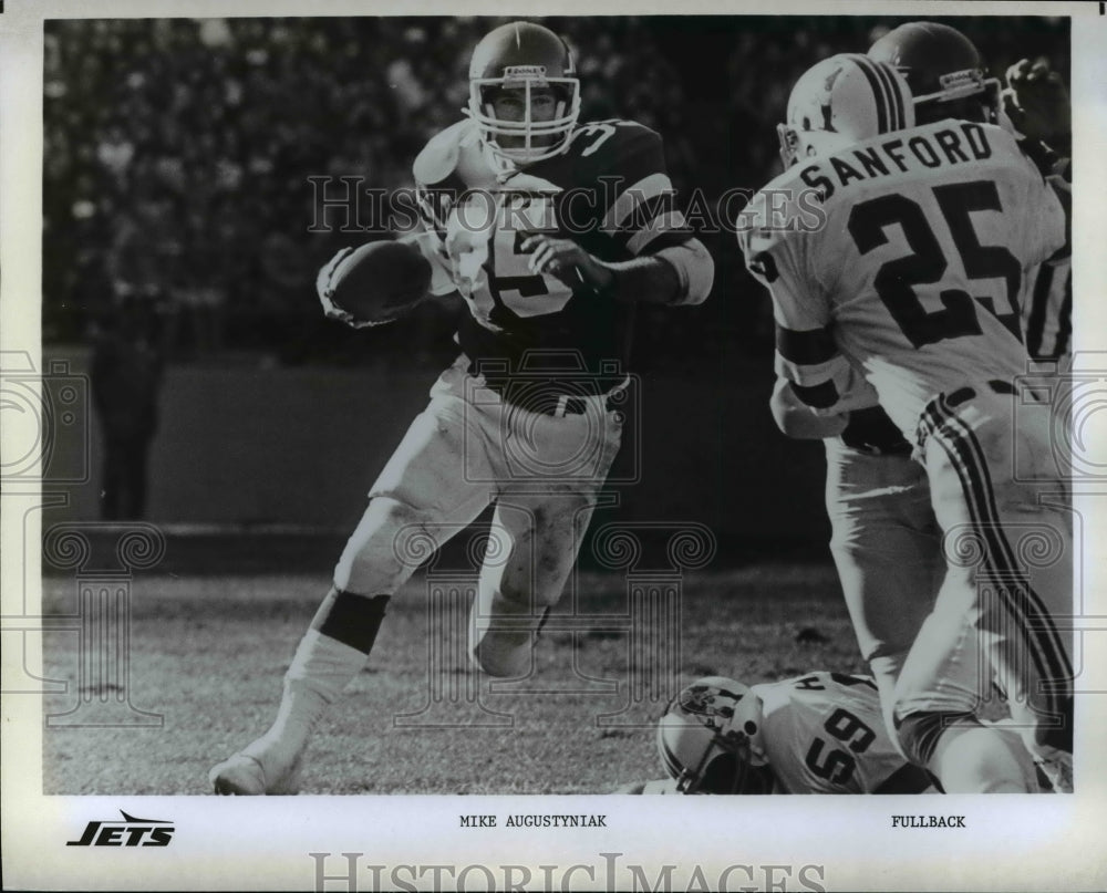 Press Photo No.35 Mike Augustynia tries to outrun No.25 Sanford during the game - Historic Images