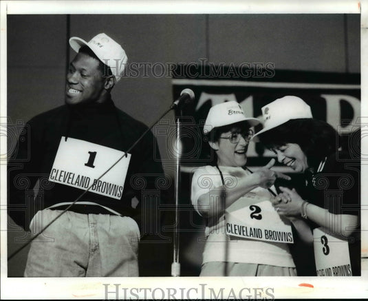 1989 Press Photo Cleveland Browns-Mike Johnson, Harhay, Rossen-Bee for Literacy - Historic Images