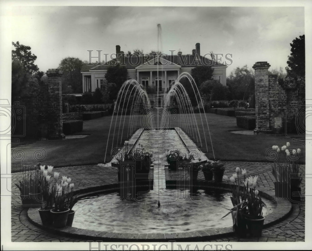 1975 Press Photo Lounge Vue Gardens-Louisiana - cvb42994 - Historic Images