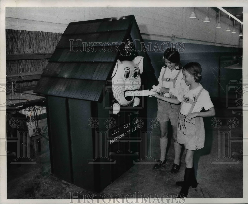 1969, Laurie Davis, Michell Kopler-Cuyahoga County Fair - cvb43002 - Historic Images