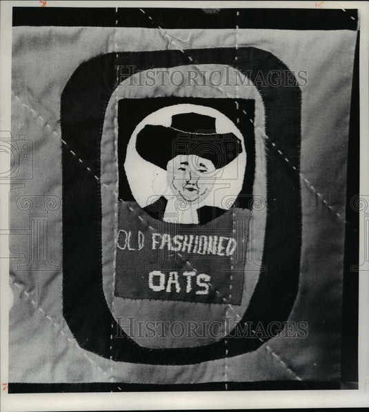 1976, Quaker Oats patchwork-quilt - cvb43104 - Historic Images