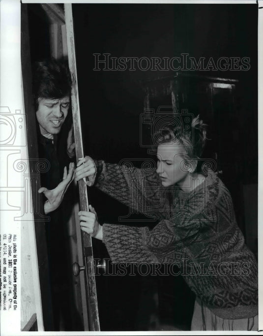 1989 Press Photo Kelly Morgan and Penny Balfour practice a scene - cvb43145 - Historic Images