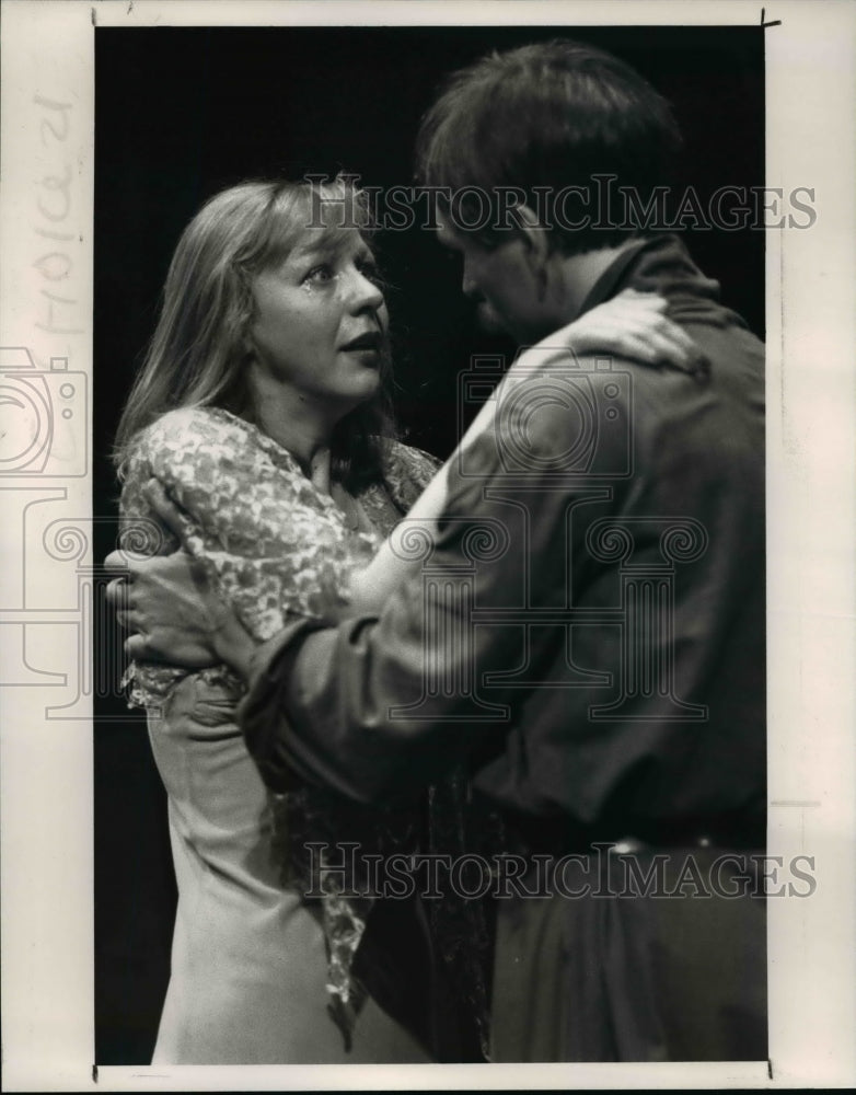 1992 Press Photo L-R: Lydia Matasova (Blanche) and Alexander Taza (Mitch) - Historic Images