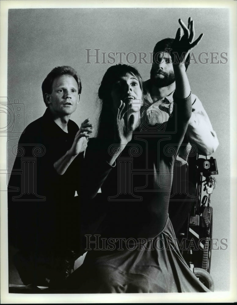 1990 Press Photo: &quot;Storm Reading&quot; presented by Fairmont Theater of the Deaf - Historic Images